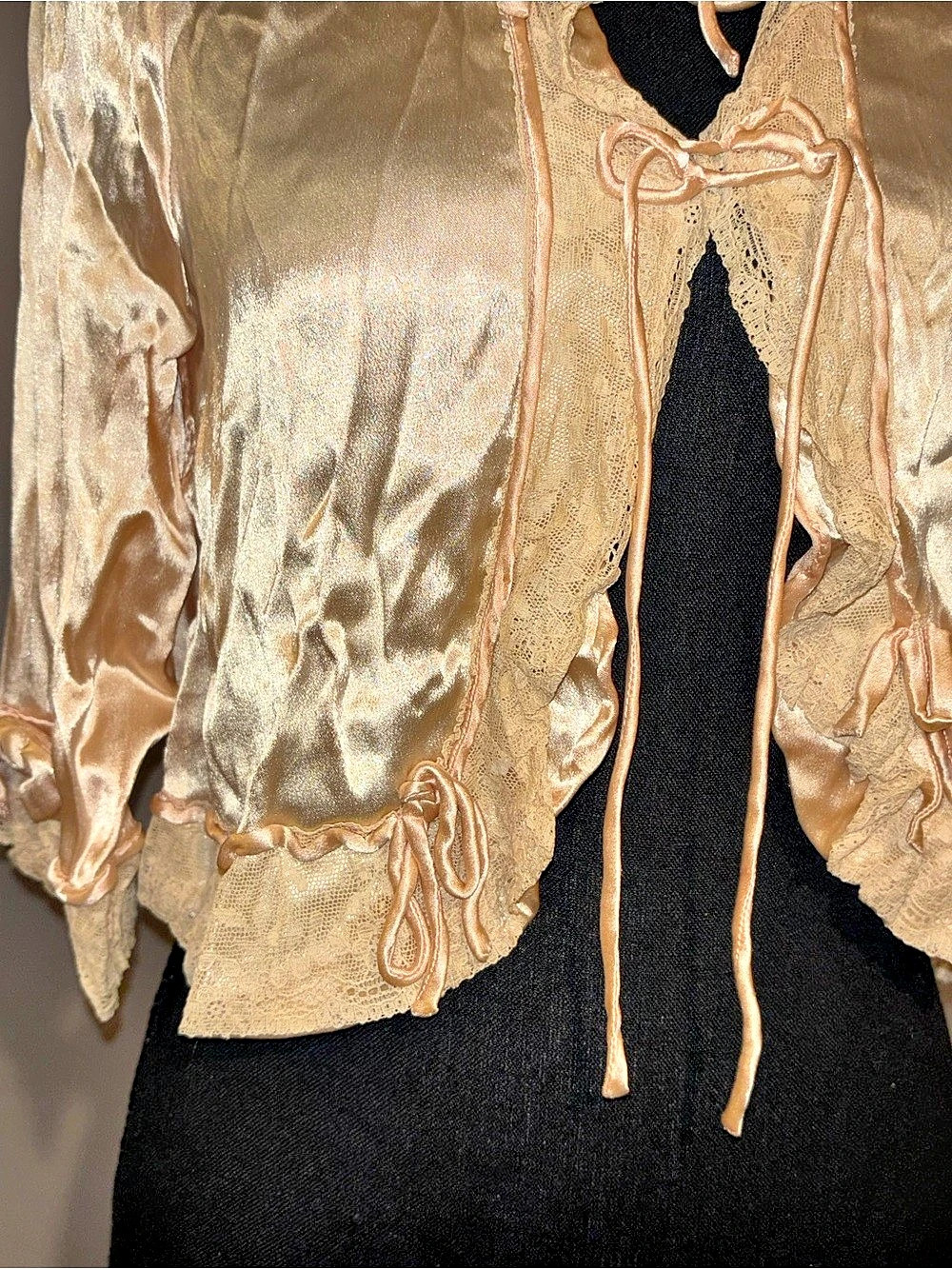 Vintage Silk Satin Bed Jacket Ivory Lace Ruffle Bow Tie Boudoir Lingerie Antique - Picture 4 of 9